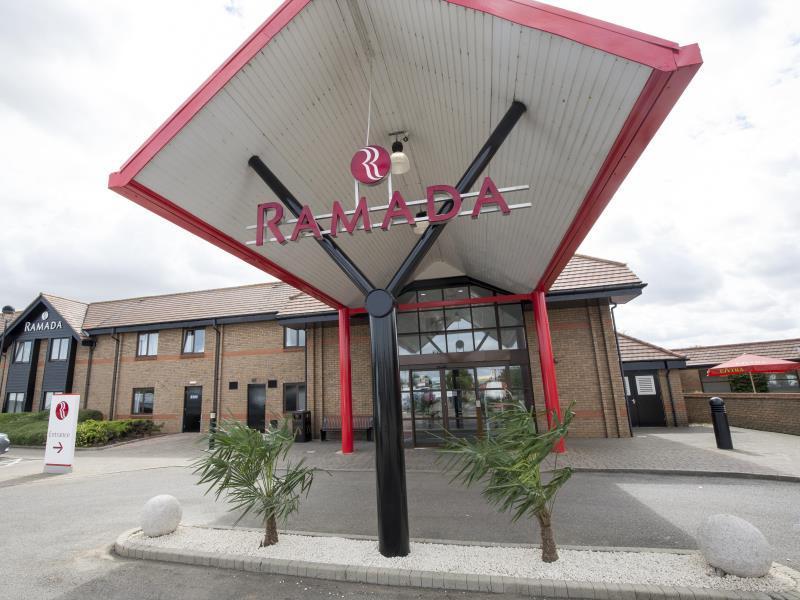 Ramada By Wyndham Cambridge Hotell Fen Drayton Eksteriør bilde