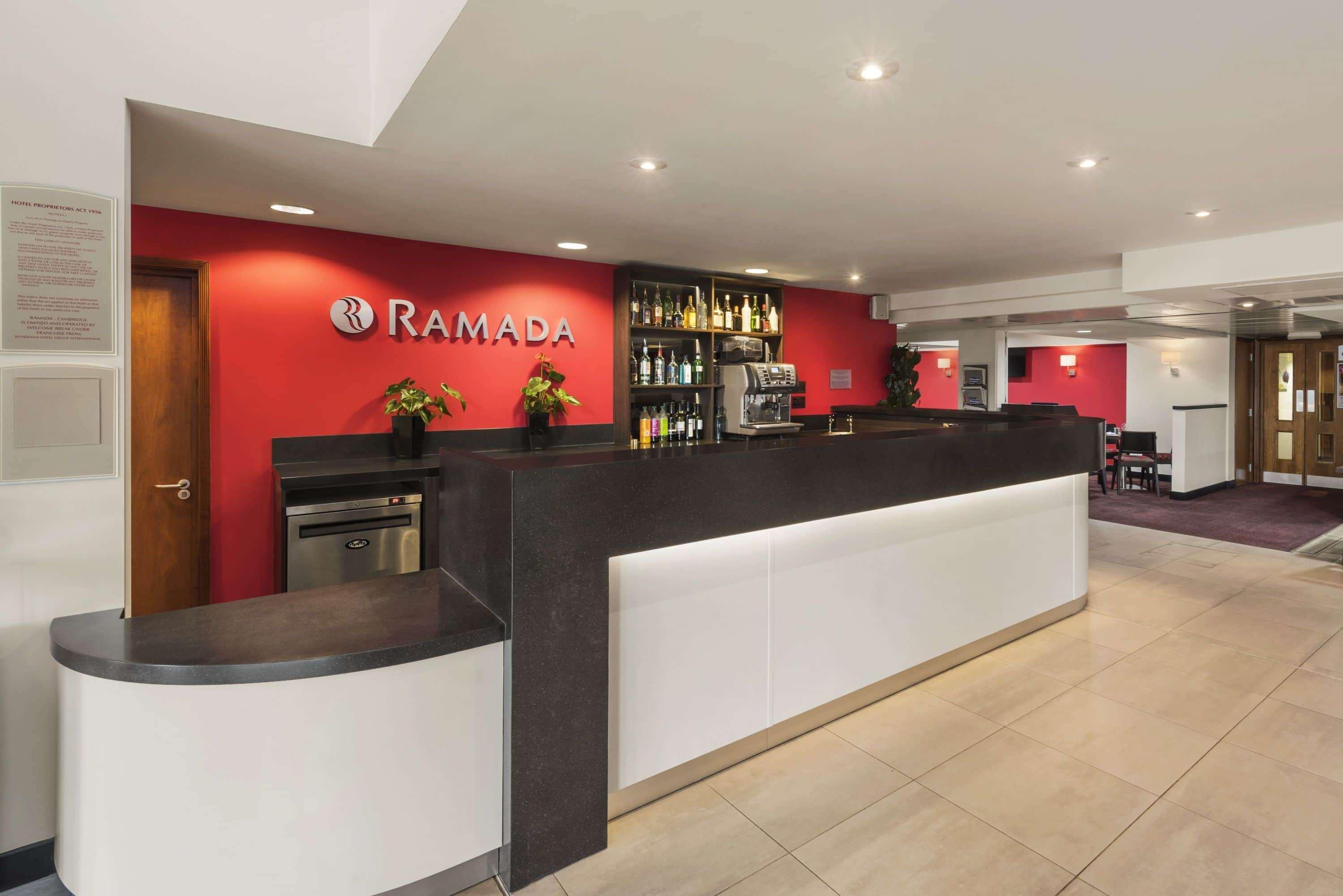 Ramada By Wyndham Cambridge Hotell Fen Drayton Eksteriør bilde
