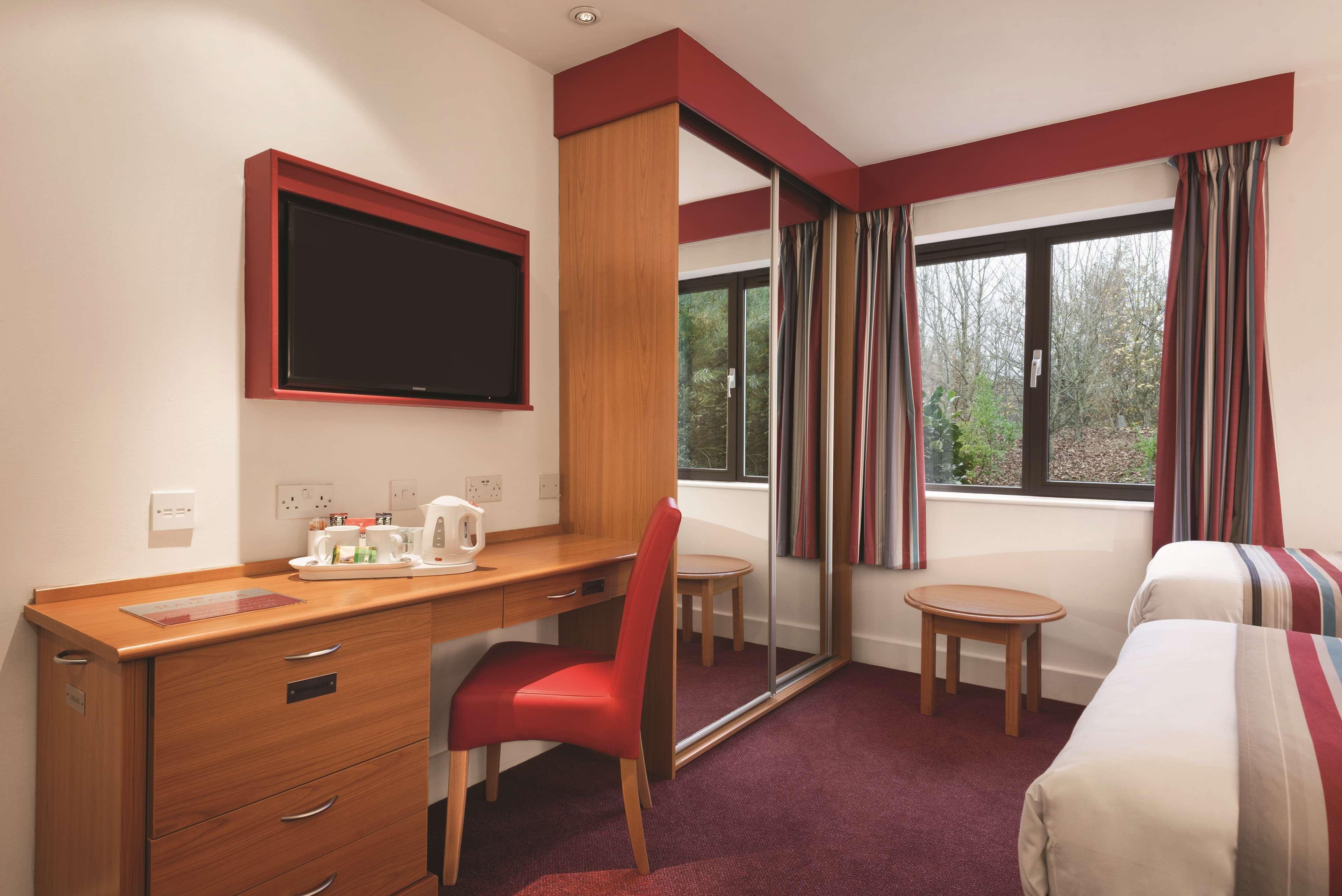 Ramada By Wyndham Cambridge Hotell Fen Drayton Eksteriør bilde