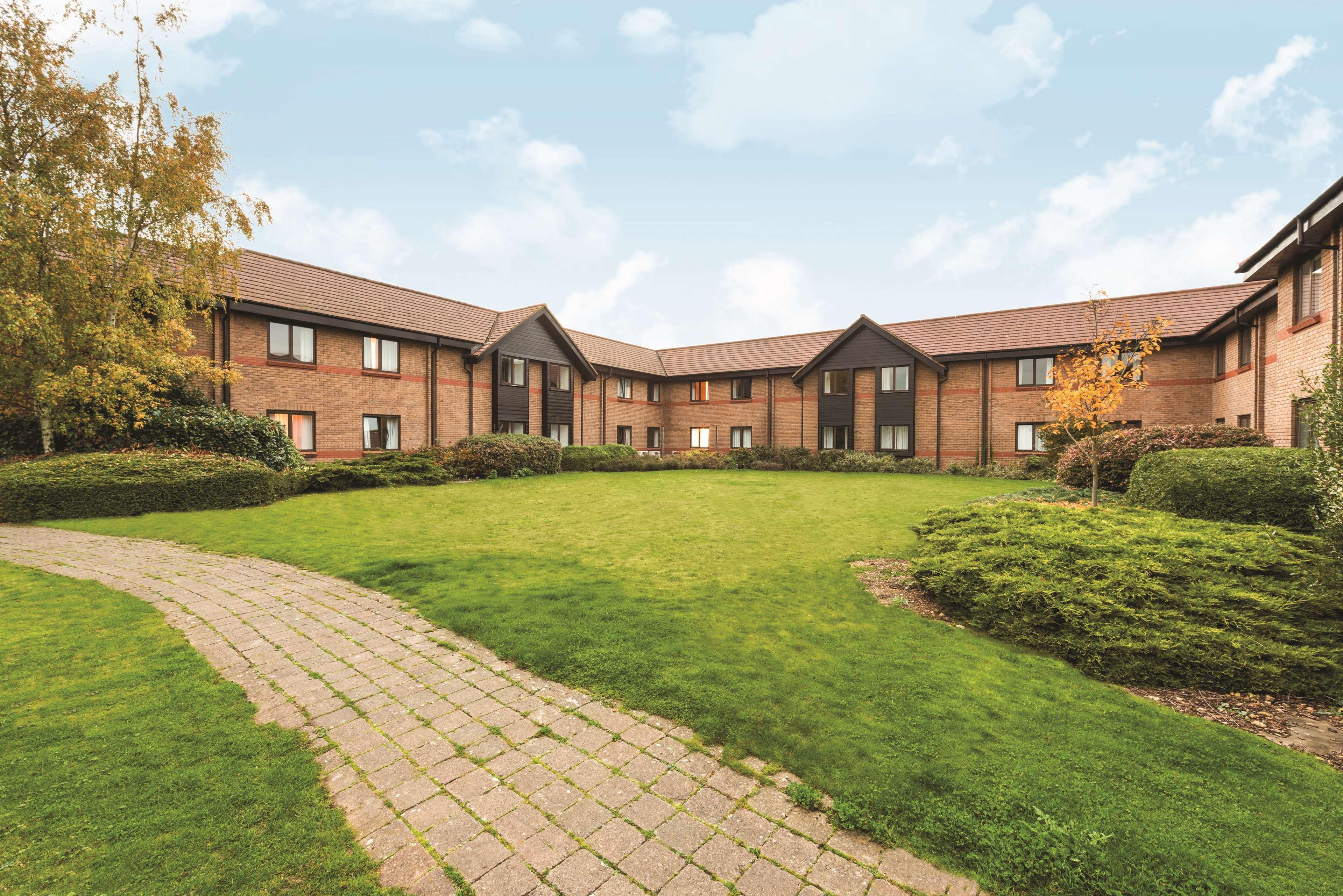 Ramada By Wyndham Cambridge Hotell Fen Drayton Eksteriør bilde