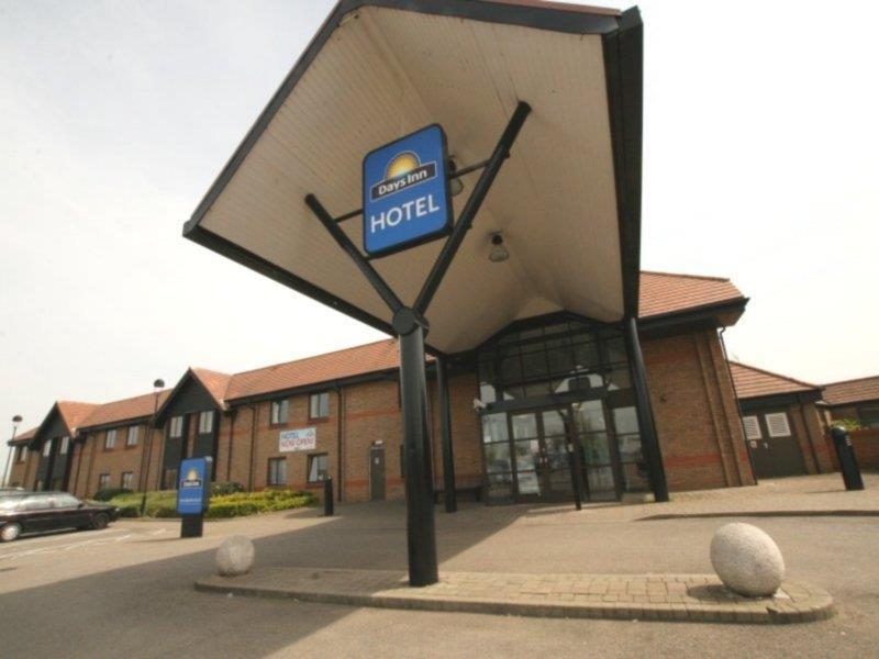 Ramada By Wyndham Cambridge Hotell Fen Drayton Eksteriør bilde